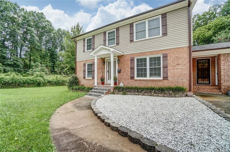 1311 Shady Bluff Dr, Charlotte, NC 28211