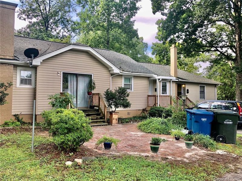 81 18th Ave NW, Hickory, NC 28601