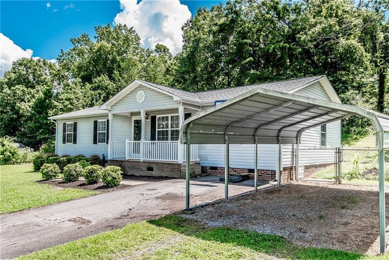 1835 Stratford Dr, Conover, NC 28613