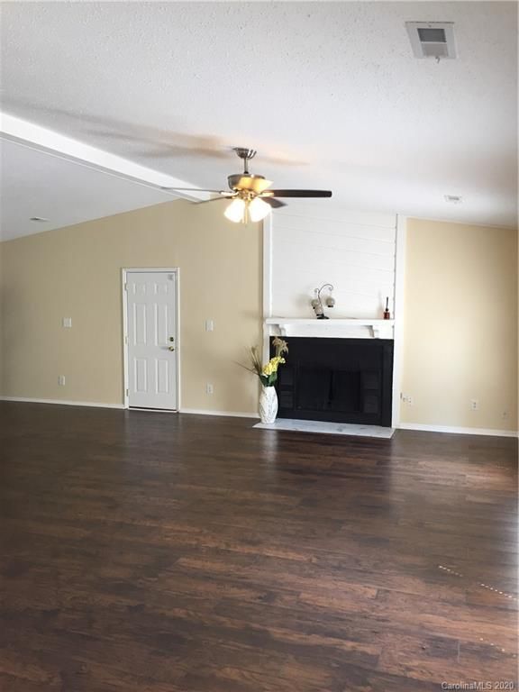 3409 Spring Terrace Ln #L30, Charlotte, NC 28269