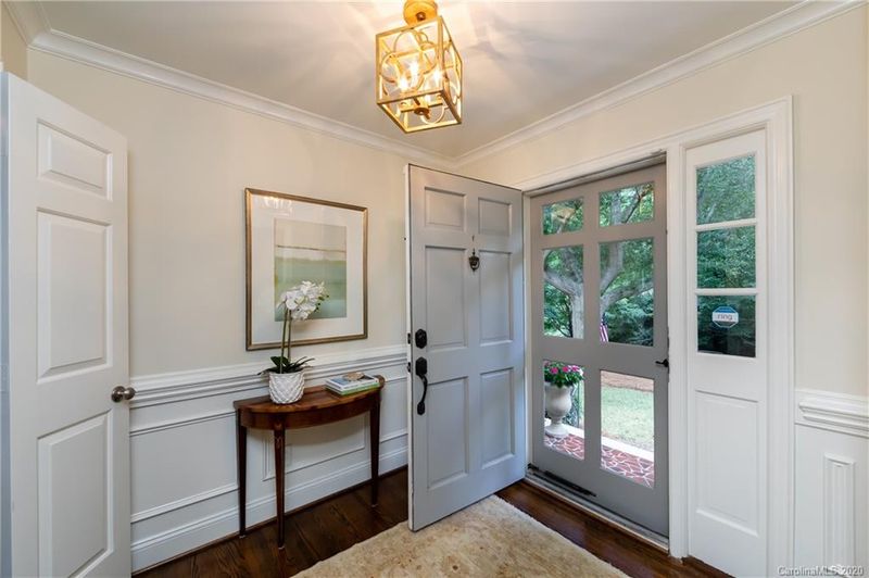 2000 Manor Mill Rd, Charlotte, NC 28226