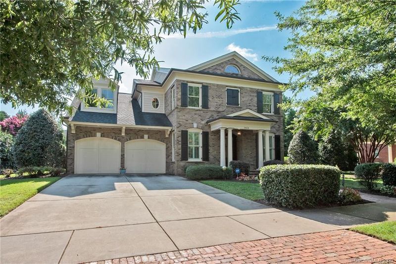 8424 Robbins Crescent Dr, Cornelius, NC 28031