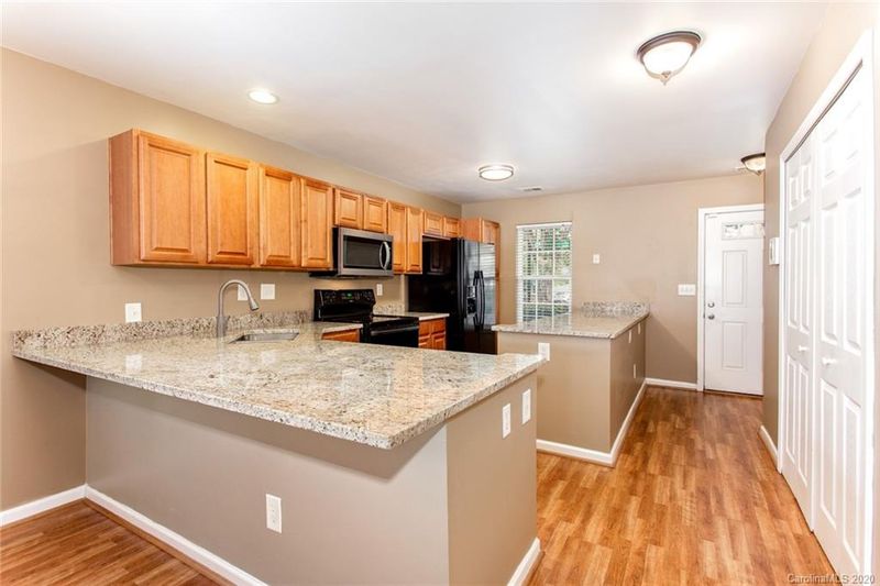 11404 Glaetzer Ln, Charlotte, NC 28270