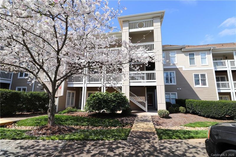 18587 Vineyard Point Ln, Cornelius, NC 28031