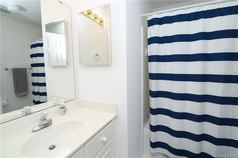 18587 Vineyard Point Ln, Cornelius, NC 28031