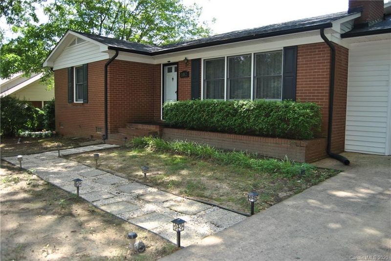 102 General Stonewall Jackson Dr, Stanley, NC 28164