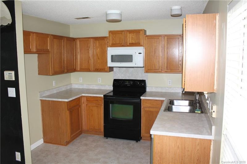 8614 Galena View Dr, Charlotte, NC 28269