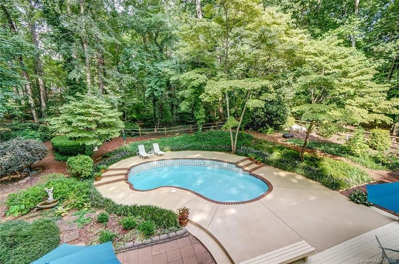 8 Oak Leaf Rd, Lake Wylie, SC 29710