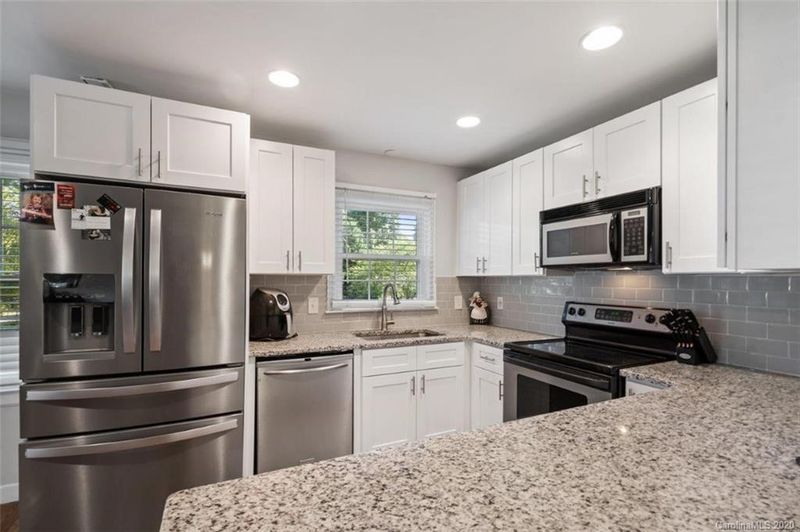 3938 Belshire Ln, Charlotte, NC 28205