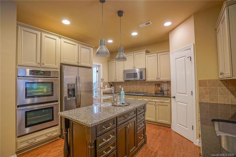 7620 Cushing Dr, Charlotte, NC 28216