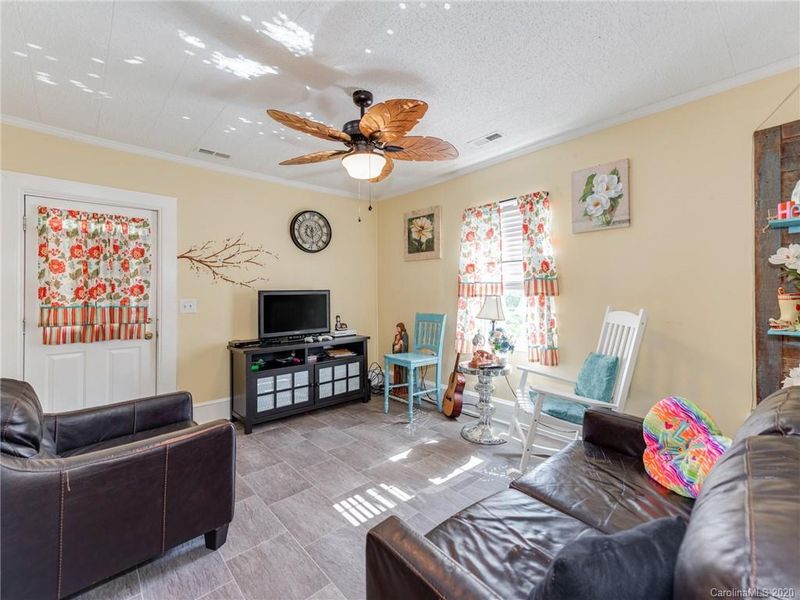 220 E Maine Ave, Bessemer City, NC 28016