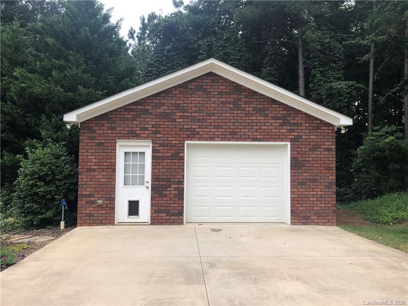 8936 Crestwood Dr, Mount Pleasant, NC 28124