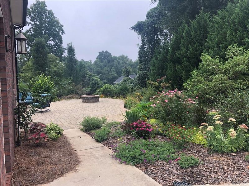 8936 Crestwood Dr, Mount Pleasant, NC 28124