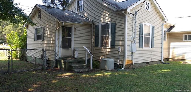 3832 Freedom Dr, Charlotte, NC 28208