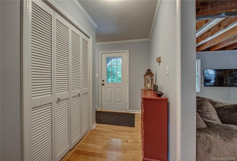 108 Royal Oaks Ln, Gastonia, NC 28056