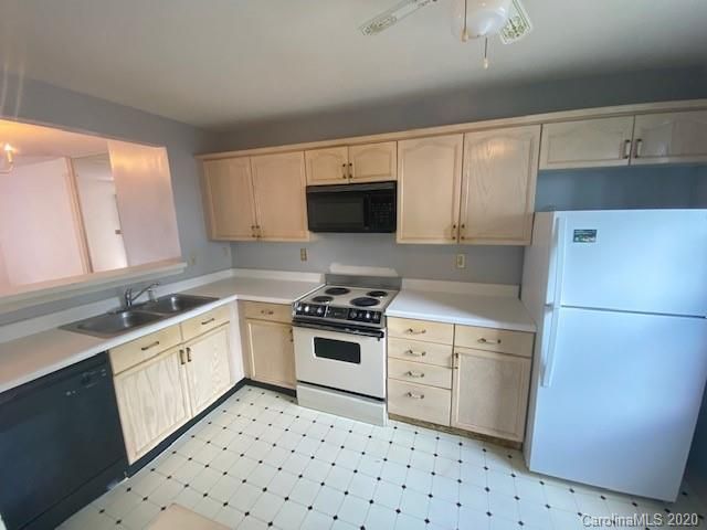 2824 Hosta Dr, Charlotte, NC 28269