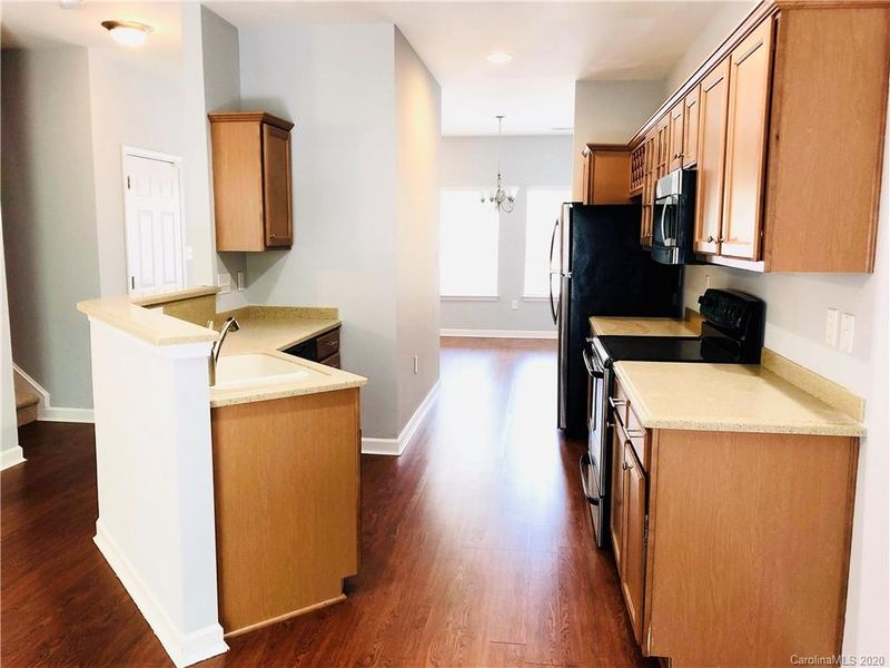 405 Doughton Ln, Charlotte, NC 28217