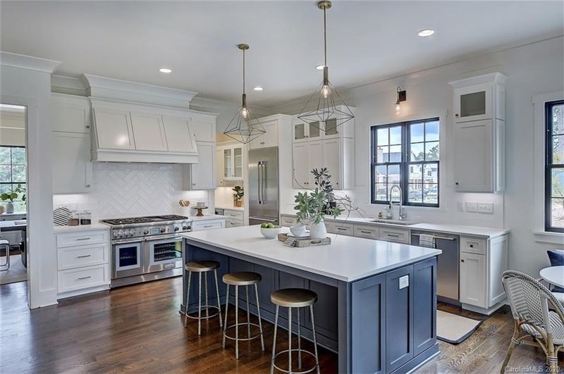 3102 Cramer Pond Dr, Charlotte, NC 28205