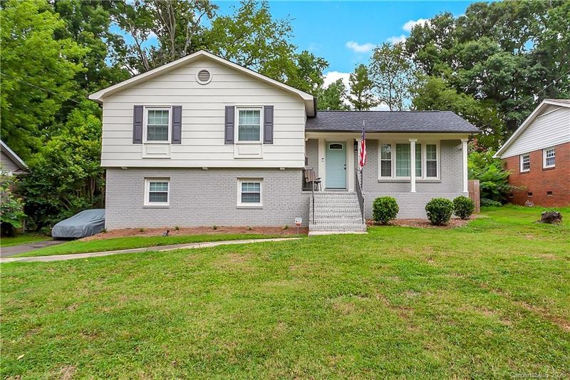 5000 Brooktree Dr, Charlotte, NC 28208