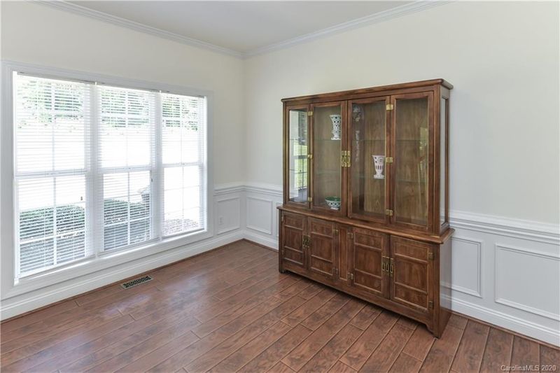 2425 Lakeview Cir, Matthews, NC 28105