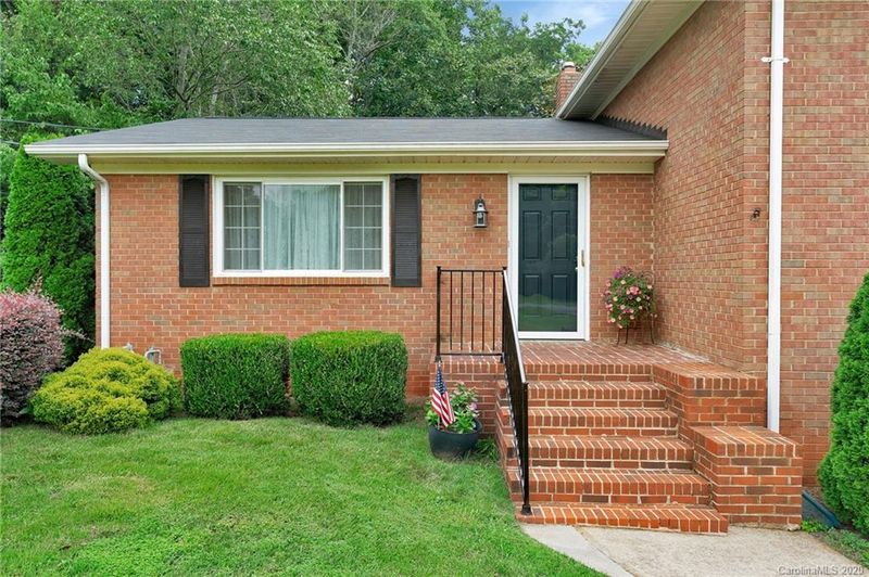 8100 Denbur Dr, Charlotte, NC 28215