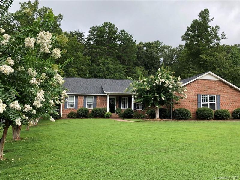 8154 Westbourne Dr, Charlotte, NC 28216
