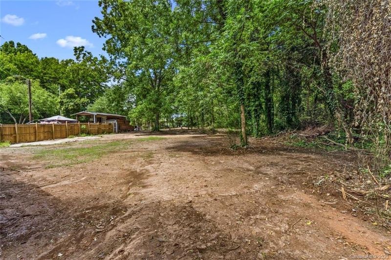 4824 Hickory Grove Rd, Charlotte, NC 28215