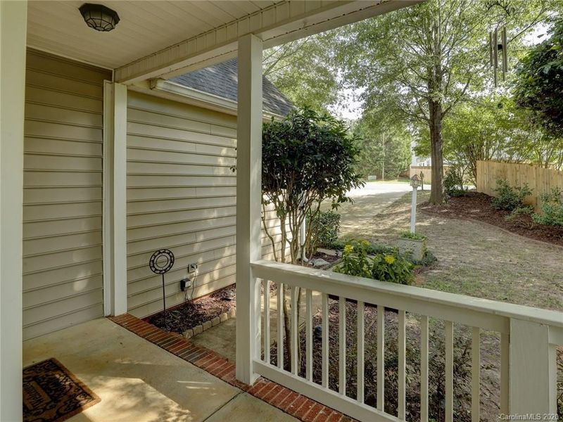 8212 Springhead Ln, Charlotte, NC 28215