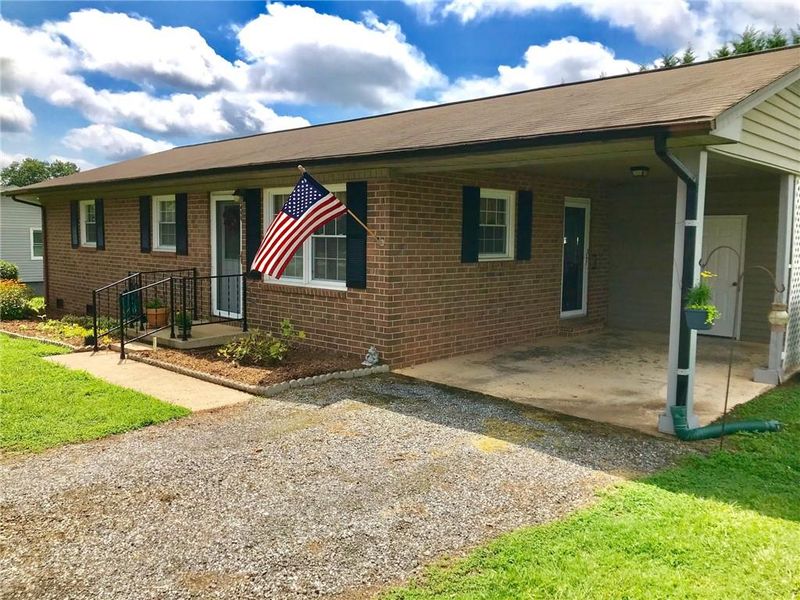 5499 Bryan Ln, Hickory, NC 28602