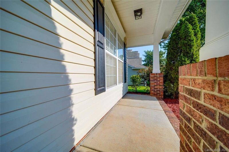 16729 Winston Oaks Ct, Charlotte, NC 28213