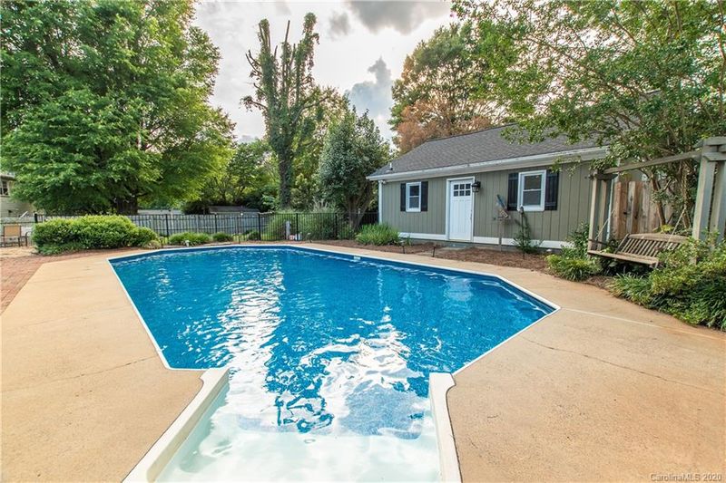 8608 Longbriar Dr, Charlotte, NC 28212