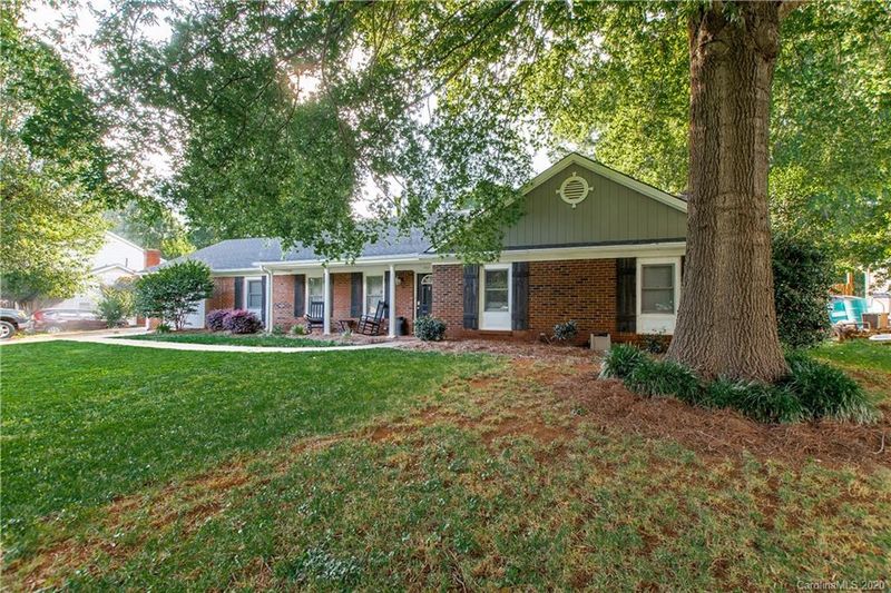 8608 Longbriar Dr, Charlotte, NC 28212