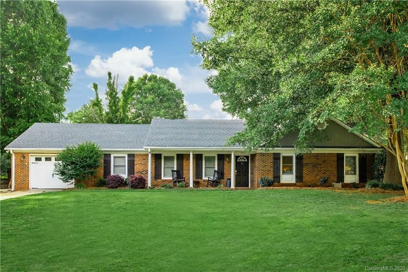 8608 Longbriar Dr, Charlotte, NC 28212