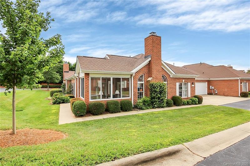 10934 Oakside Ct, Charlotte, NC 28210