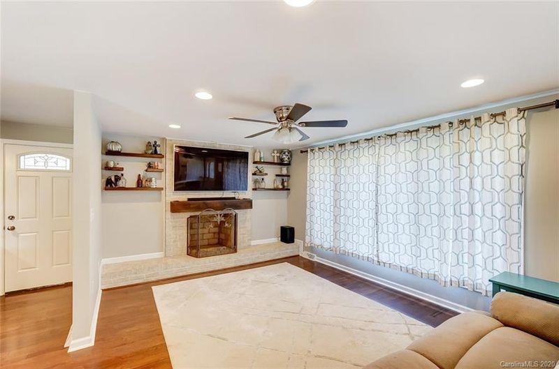 2715 Tiffany St, Conover, NC 28613