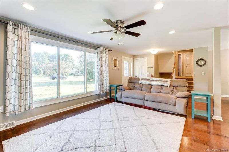 2715 Tiffany St, Conover, NC 28613