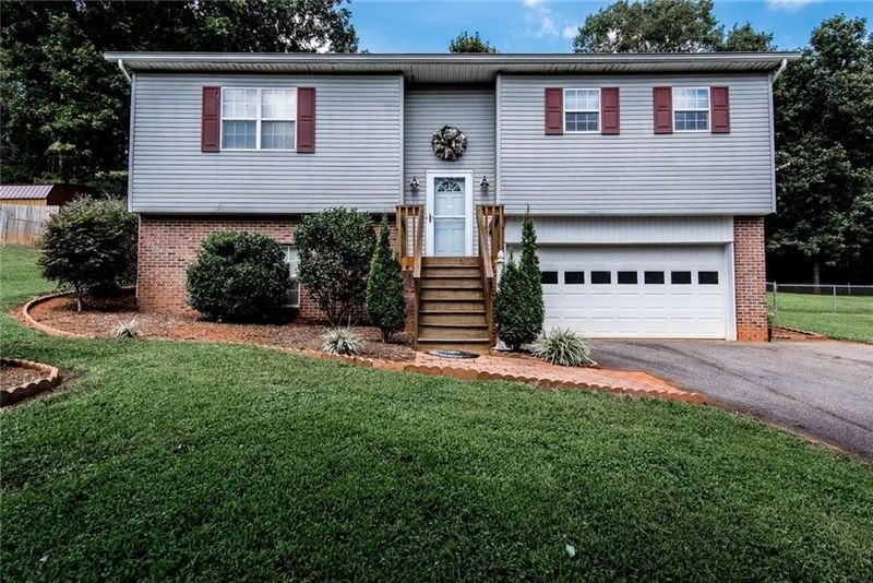3435 23rd St, Hickory, NC 28601