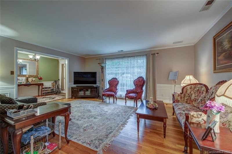 3311 Deerwood Dr, Gastonia, NC 28054