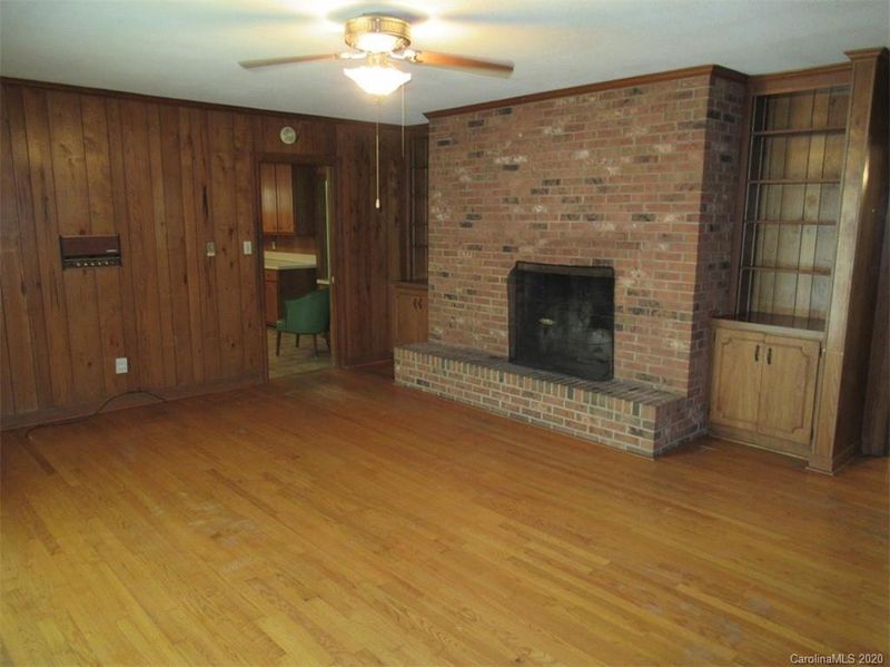 302 Caprice Cir, Lincolnton, NC 28092