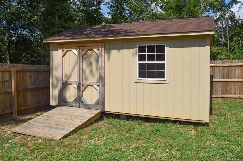 2037 E Park Dr, Lancaster, SC 29720