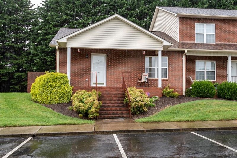 102 Brandywine Dr NE #W1, Conover, NC 28613