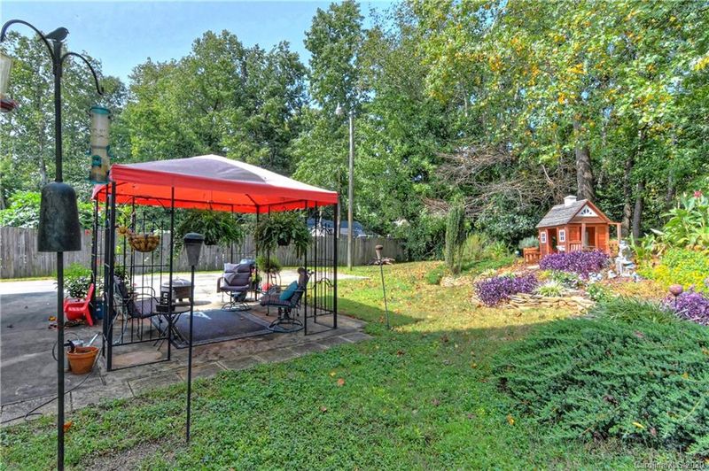 8735 Rittenhouse Cir, Charlotte, NC 28270