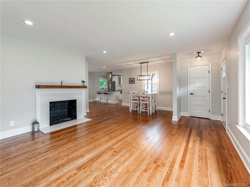 949 Hickory Nut St, Charlotte, NC 28205