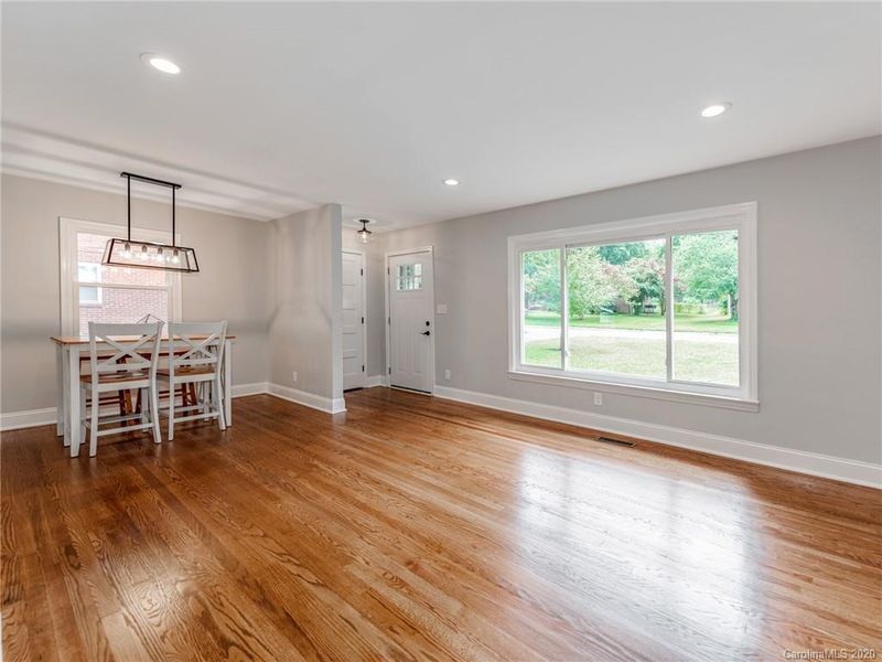 949 Hickory Nut St, Charlotte, NC 28205