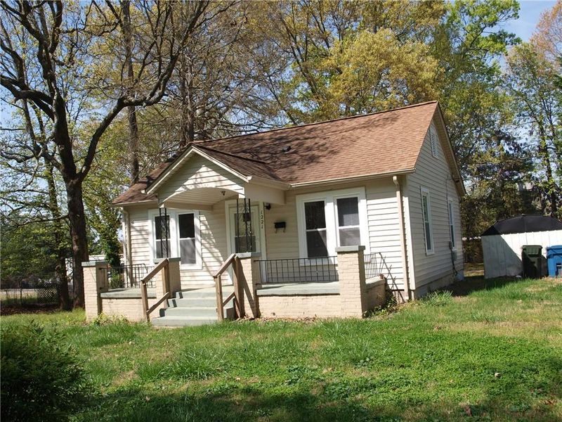 1221 15th St NE, Hickory, NC 28601