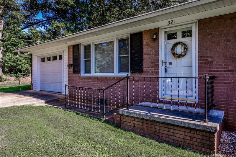 321 Walton Dr, Statesville, NC 28625