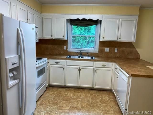 216 Smith Rd, Mount Holly, NC 28120