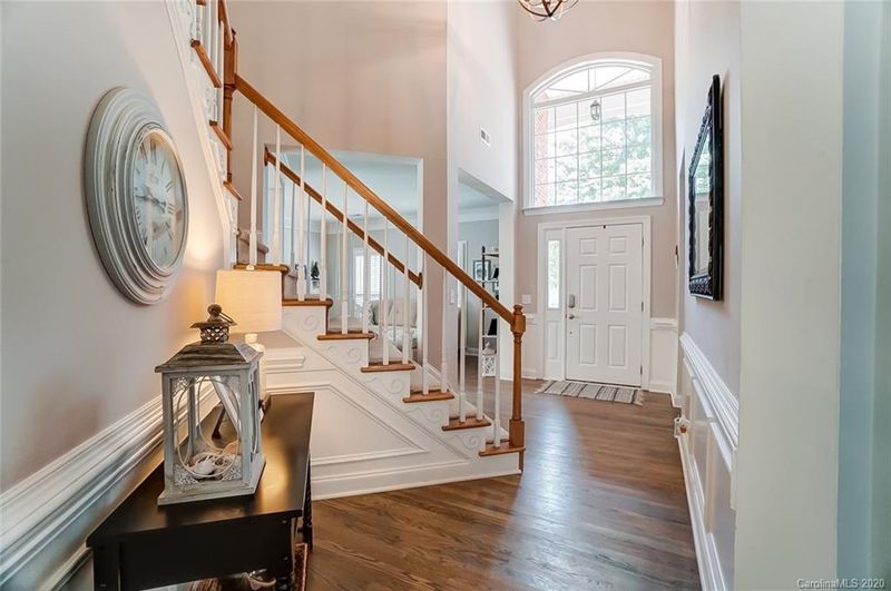 1611 Crestgate Dr, Waxhaw, NC 28173