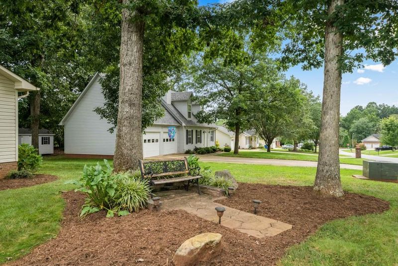 412 10th Ave NE, Conover, NC 28613