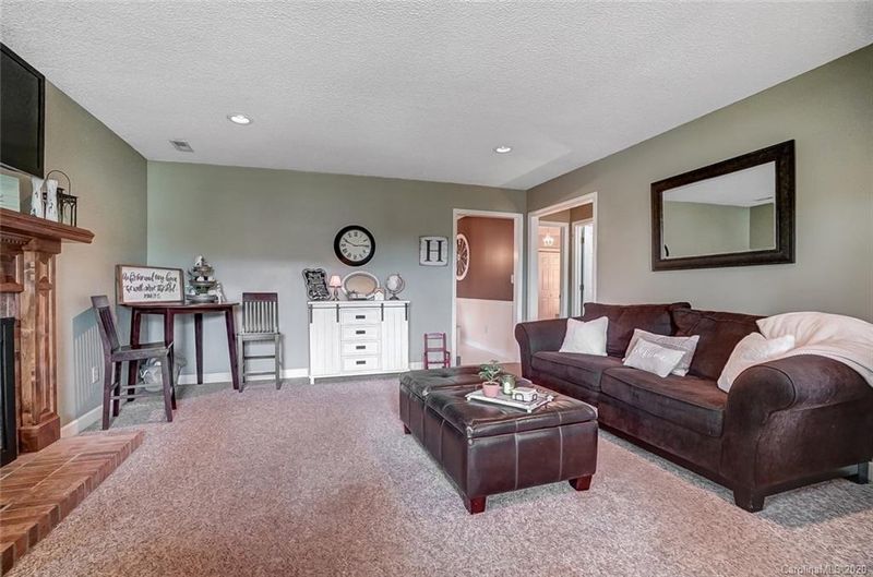 717 Catawba St, Belmont, NC 28012
